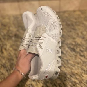 On Cloud Womens running